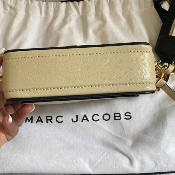 Marc Jacob (bestseller) snapshot. Excellent condition, like new! - Picture 4 of 5